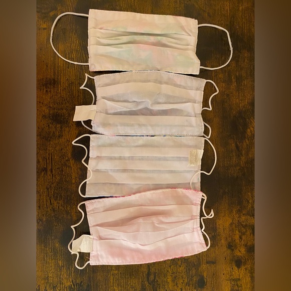 4 Lilly Pulitzer Masks. Could use for a quilt.🌸 - Picture 3 of 6